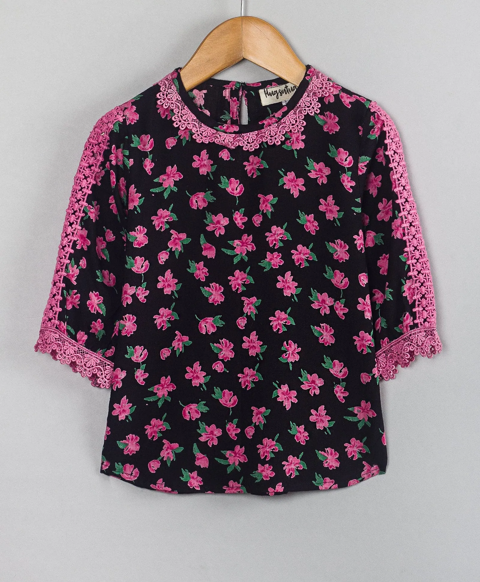 Floral print top with lace along the sleeves-Black & pink